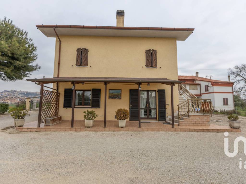 casa indipendente in vendita ad Osimo