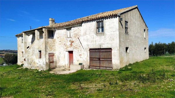 esavano in vendita ad Osimo in zona San Biagio