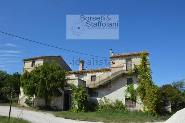 esavano in vendita ad Osimo in zona San Paterniano