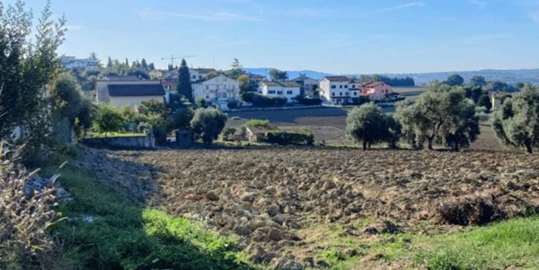 terreno edificabile in vendita ad Osimo in zona San Sabino