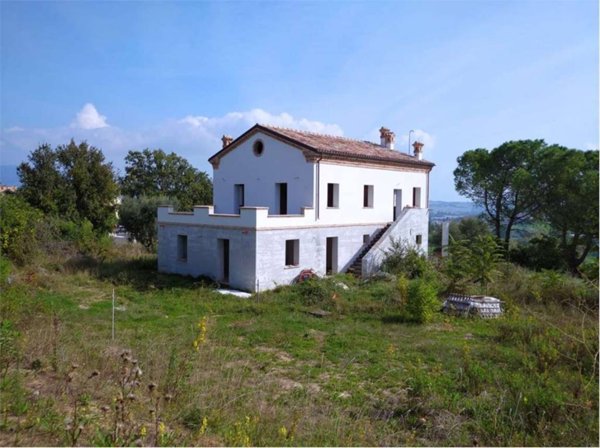 casa indipendente in vendita ad Osimo in zona Abbadia