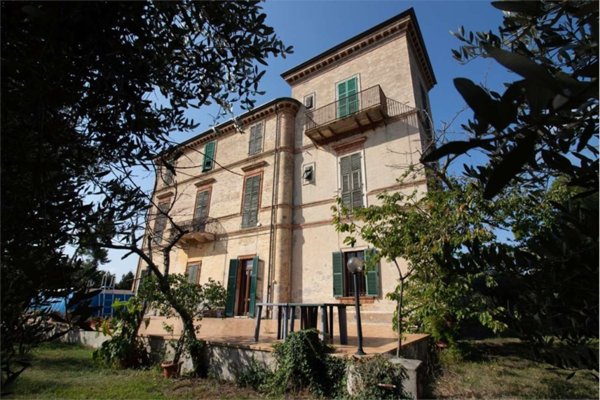 casa indipendente in vendita ad Osimo
