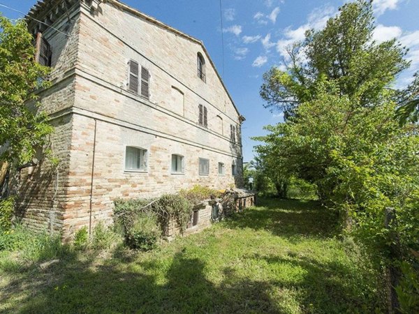 pentavano in vendita ad Osimo in zona Passatempo