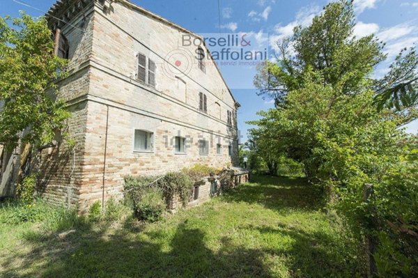 pentavano in vendita ad Osimo in zona Passatempo