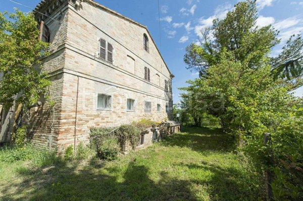 pentavano in vendita ad Osimo in zona Passatempo