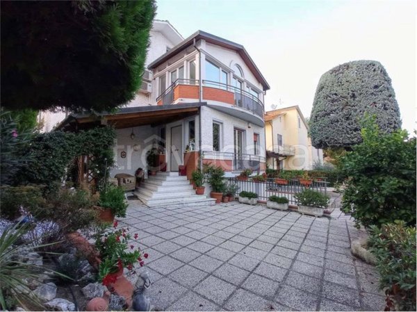 casa indipendente in vendita ad Osimo in zona Passatempo