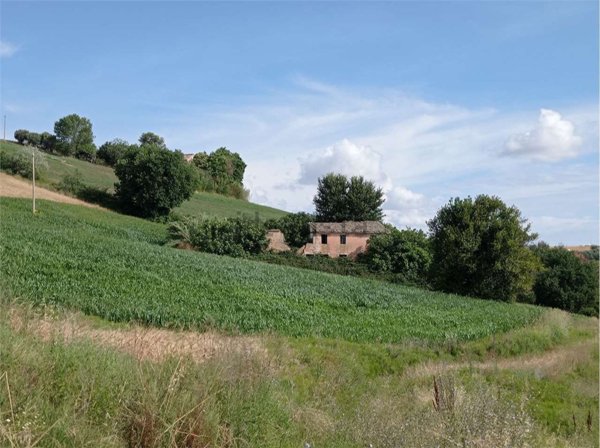 casa indipendente in vendita ad Osimo in zona Casenuove