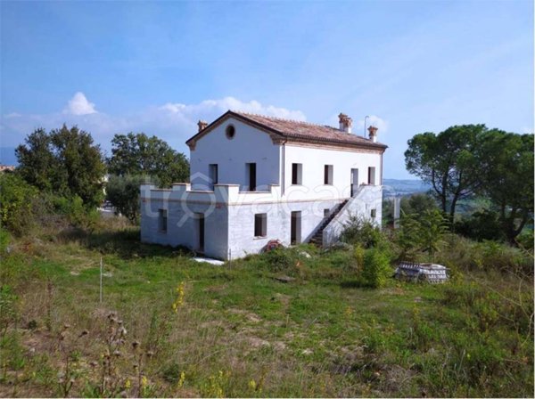 casa indipendente in vendita ad Osimo in zona Abbadia