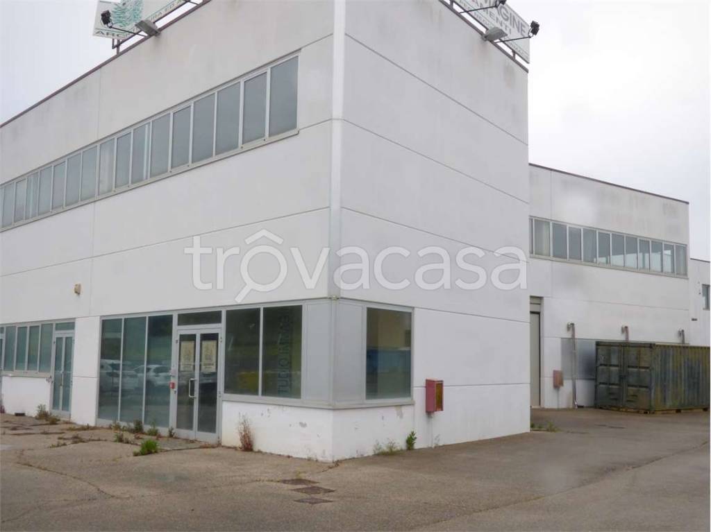 ufficio in vendita ad Osimo in zona Osimo Stazione