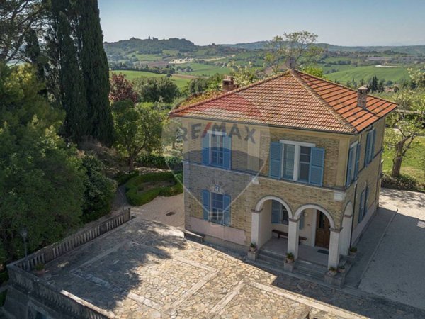 casa indipendente in vendita ad Osimo in zona Abbadia