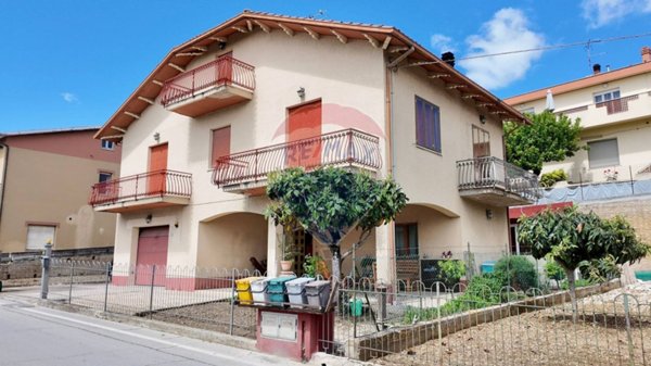 casa indipendente in vendita ad Osimo in zona Passatempo