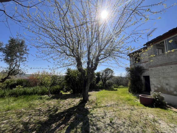 casa indipendente in vendita ad Osimo in zona Passatempo