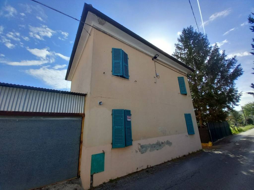 casa indipendente in vendita ad Osimo in zona Passatempo