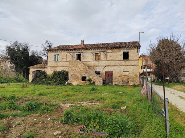casa indipendente in vendita ad Osimo in zona Abbadia