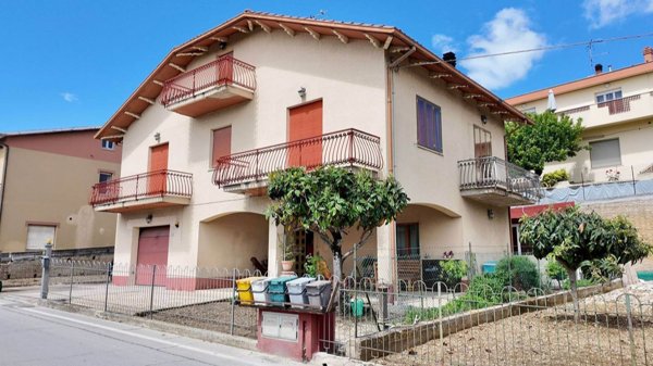casa indipendente in vendita ad Osimo in zona Passatempo