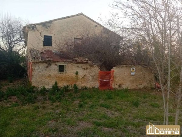 casa indipendente in vendita ad Osimo in zona Osimo Stazione