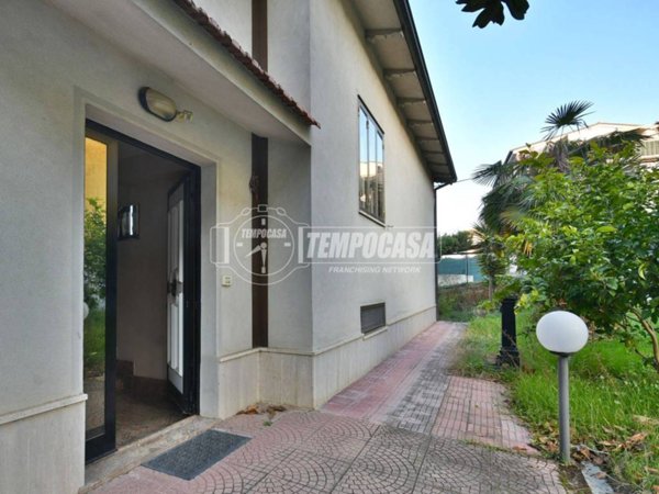 casa indipendente in vendita ad Osimo in zona Osimo Stazione