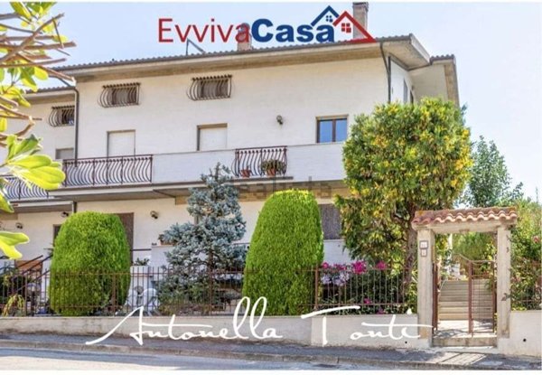 casa indipendente in vendita ad Osimo