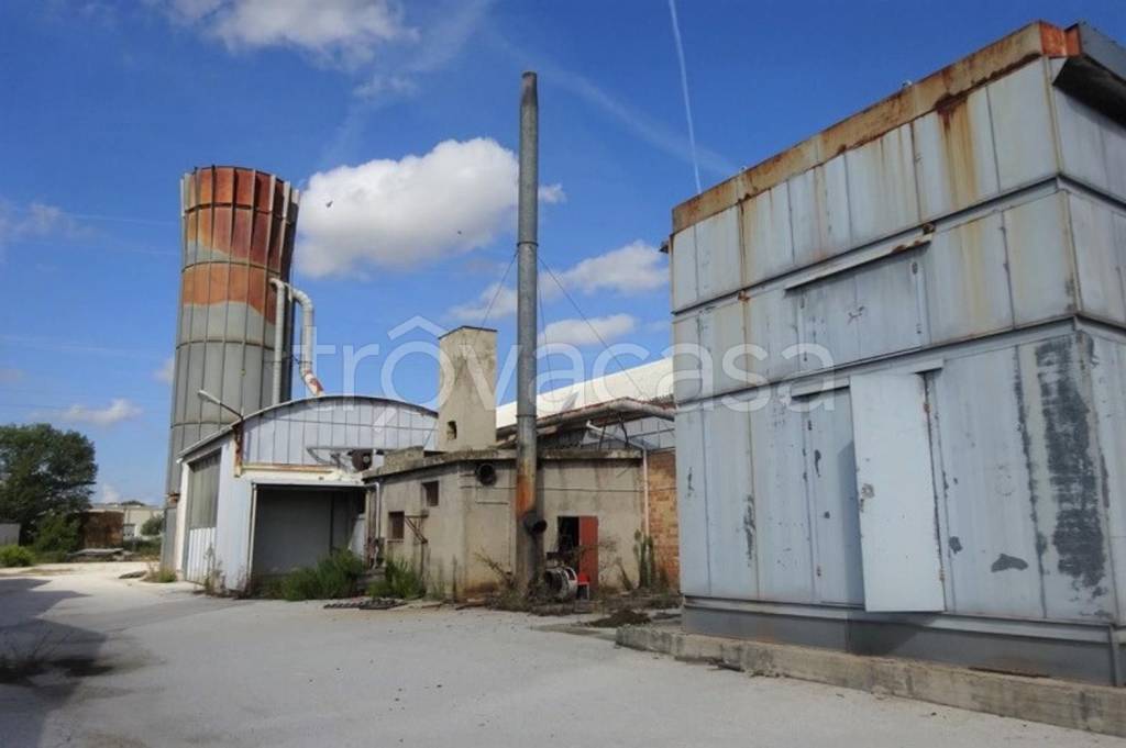 locale commerciale in vendita ad Osimo