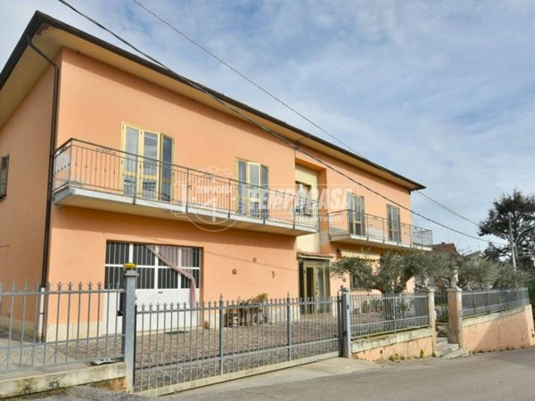 casa indipendente in vendita ad Osimo in zona Passatempo