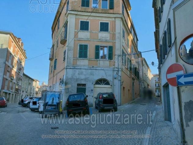 locale commerciale in vendita ad Osimo