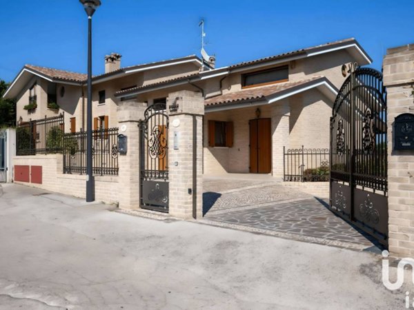 casa indipendente in vendita ad Osimo in zona Campocavallo