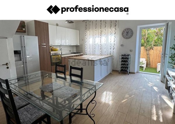 casa indipendente in vendita ad Osimo in zona Campocavallo