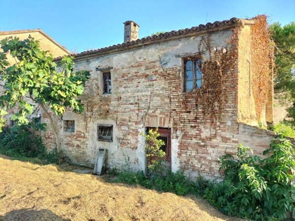 casa indipendente in vendita ad Osimo in zona Osimo Stazione