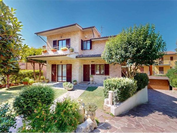 casa indipendente in vendita ad Osimo in zona Abbadia