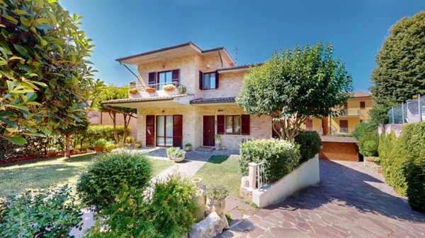 casa indipendente in vendita ad Osimo in zona Abbadia