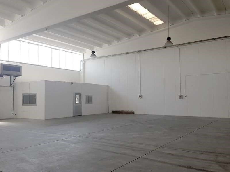 locale commerciale in vendita ad Osimo