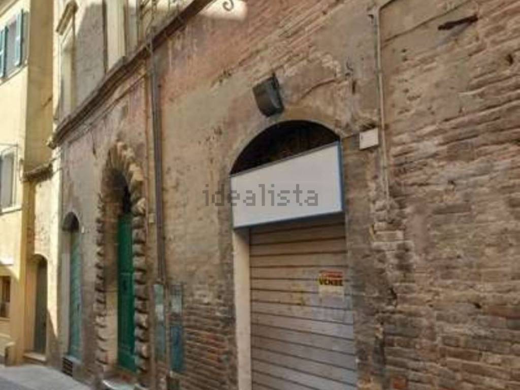 locale di sgombero in vendita ad Osimo