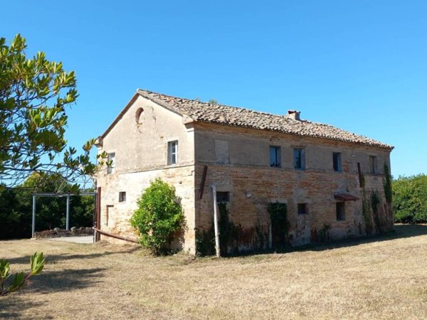 casa indipendente in vendita ad Osimo in zona Casenuove
