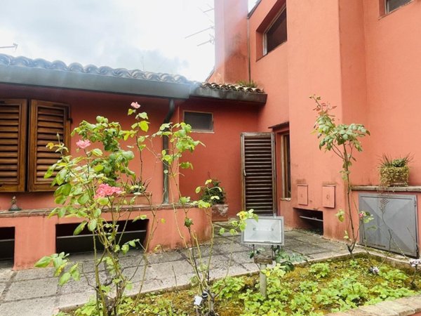 casa indipendente in vendita ad Osimo in zona Montegallo