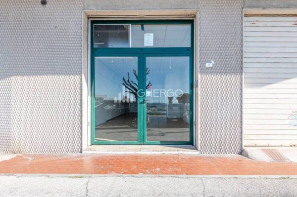 negozio in vendita ad Osimo