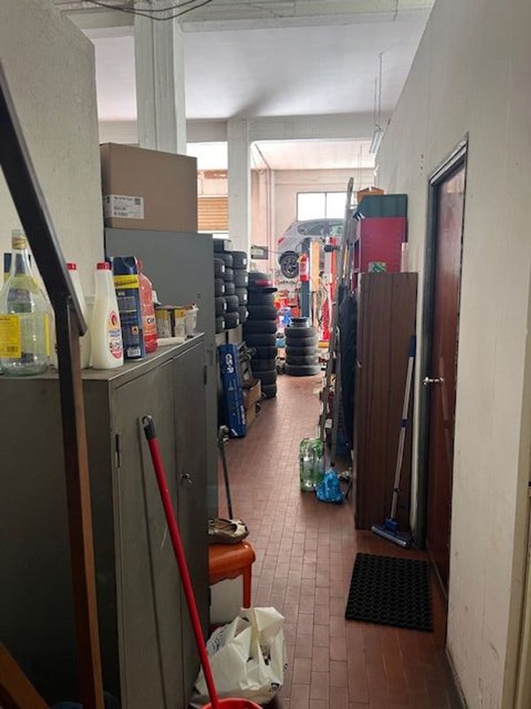 locale commerciale in vendita ad Osimo