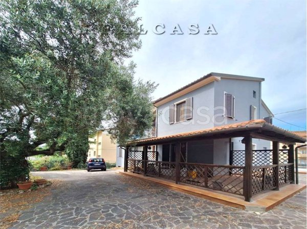casa indipendente in vendita ad Osimo in zona Osimo Stazione