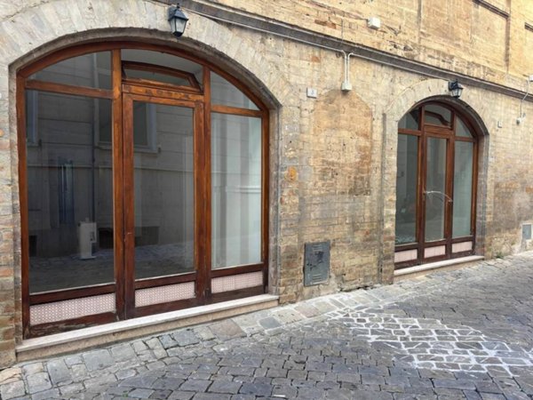 negozio in vendita ad Osimo