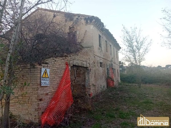 casa indipendente in vendita ad Osimo in zona Osimo Stazione