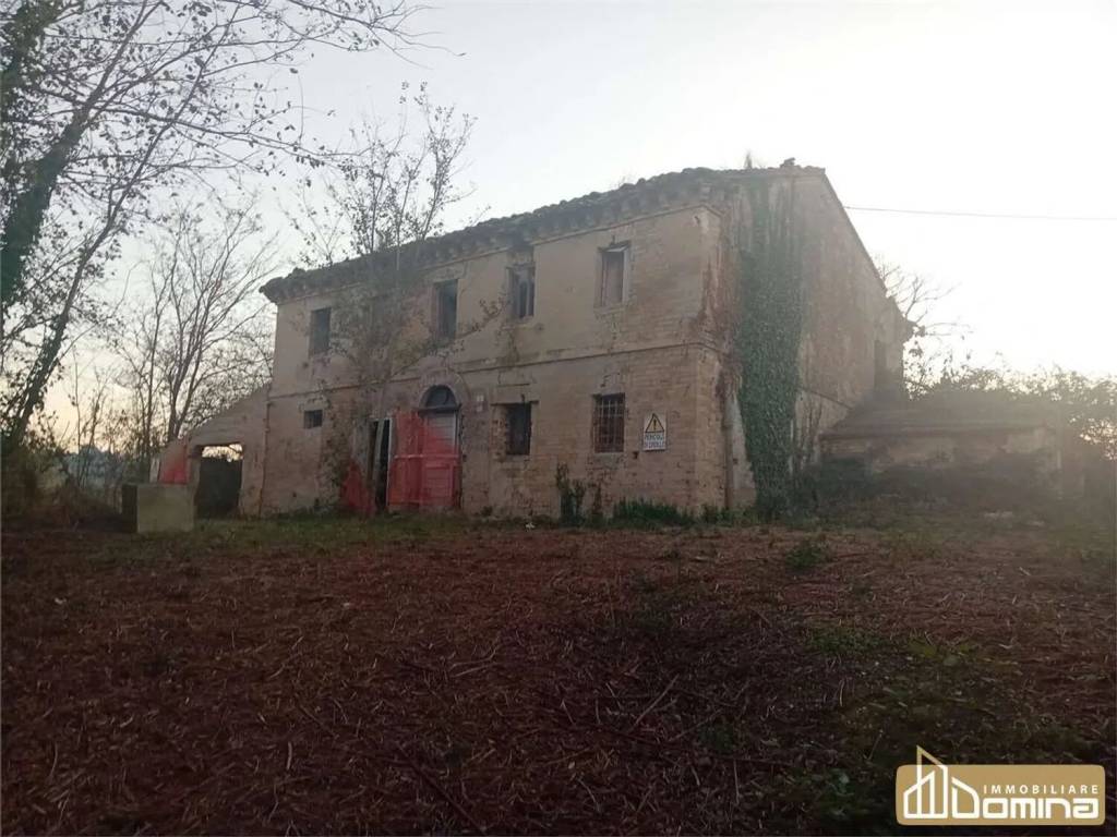 casa indipendente in vendita ad Osimo in zona Osimo Stazione