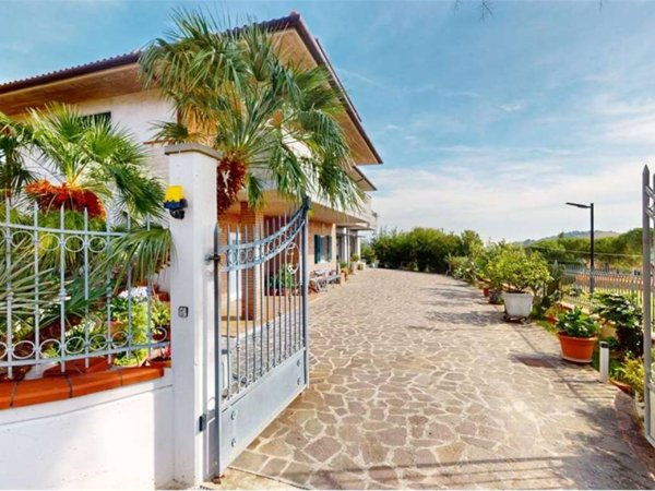 casa indipendente in vendita ad Osimo in zona Abbadia