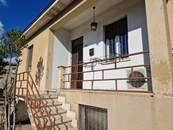 casa indipendente in vendita ad Osimo in zona Osimo Stazione