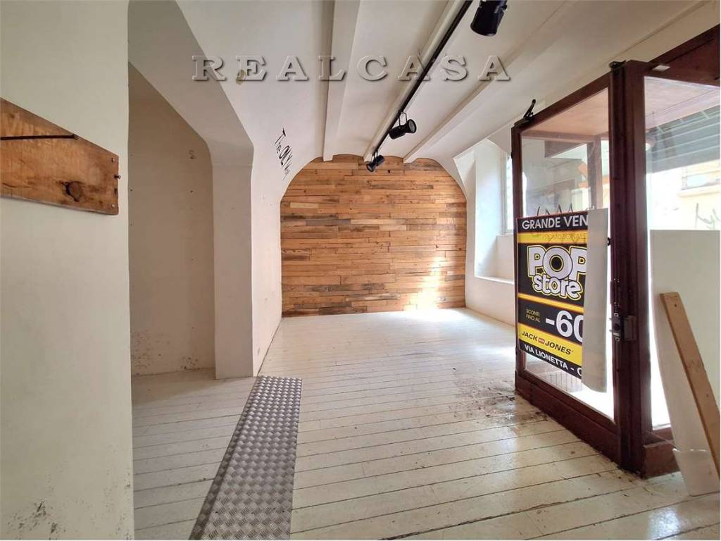 negozio in vendita ad Osimo