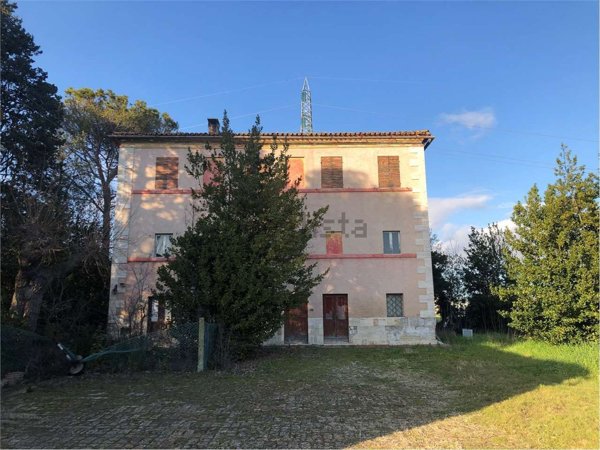 casa indipendente in vendita ad Osimo in zona Campocavallo
