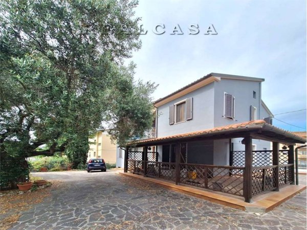 casa indipendente in vendita ad Osimo in zona Osimo Stazione