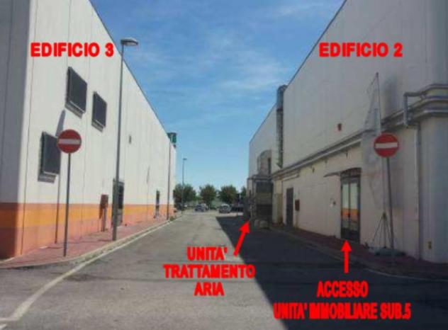 negozio in vendita ad Osimo