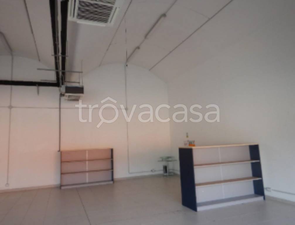 negozio in vendita ad Osimo