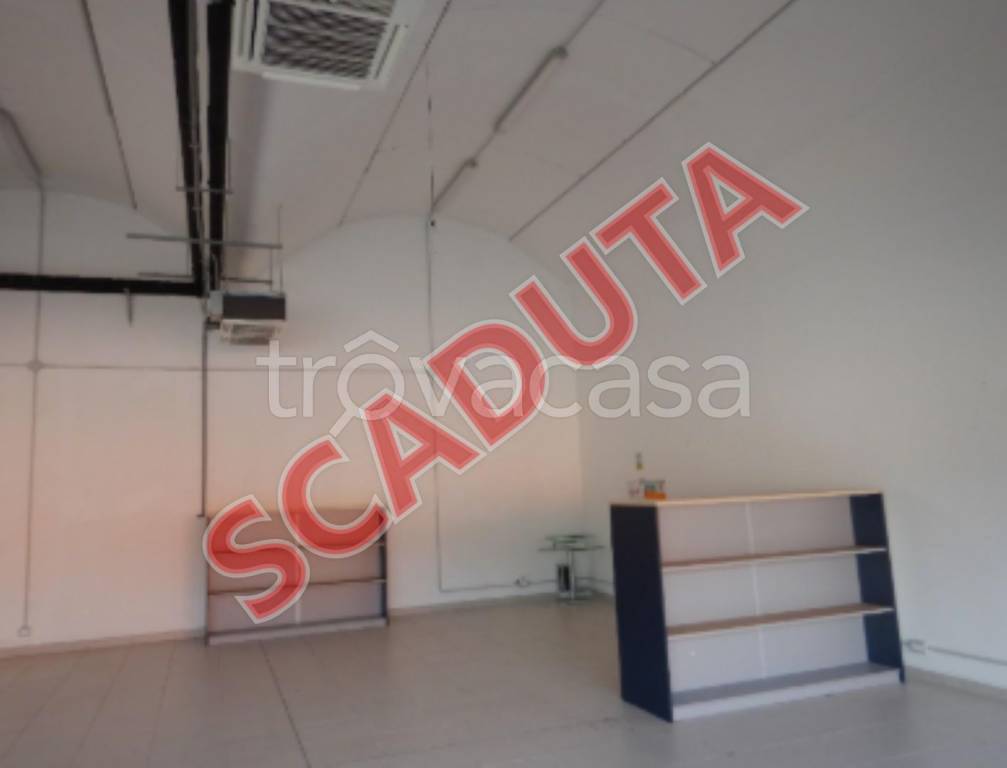negozio in vendita ad Osimo