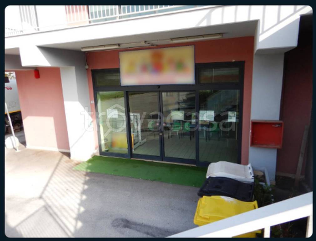 negozio in vendita ad Osimo