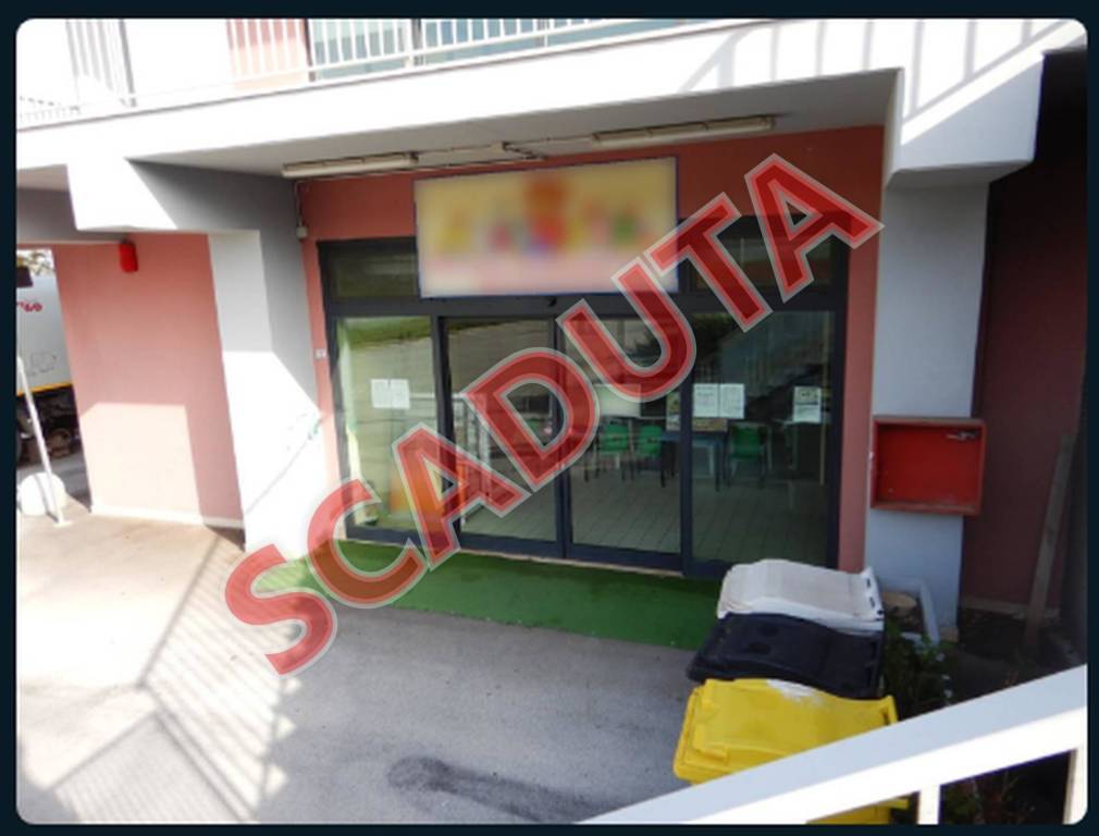 negozio in vendita ad Osimo
